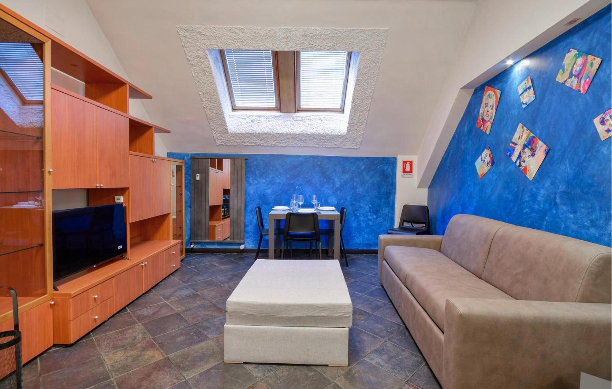 1 Bedroom Awesome In *