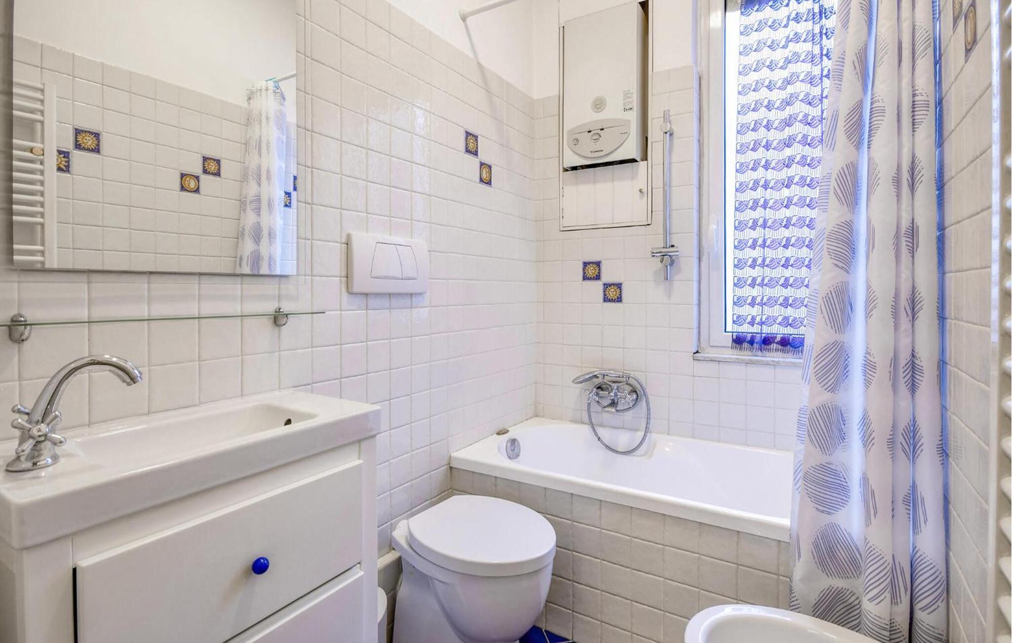 1 Bedroom Awesome In Appartement Genua